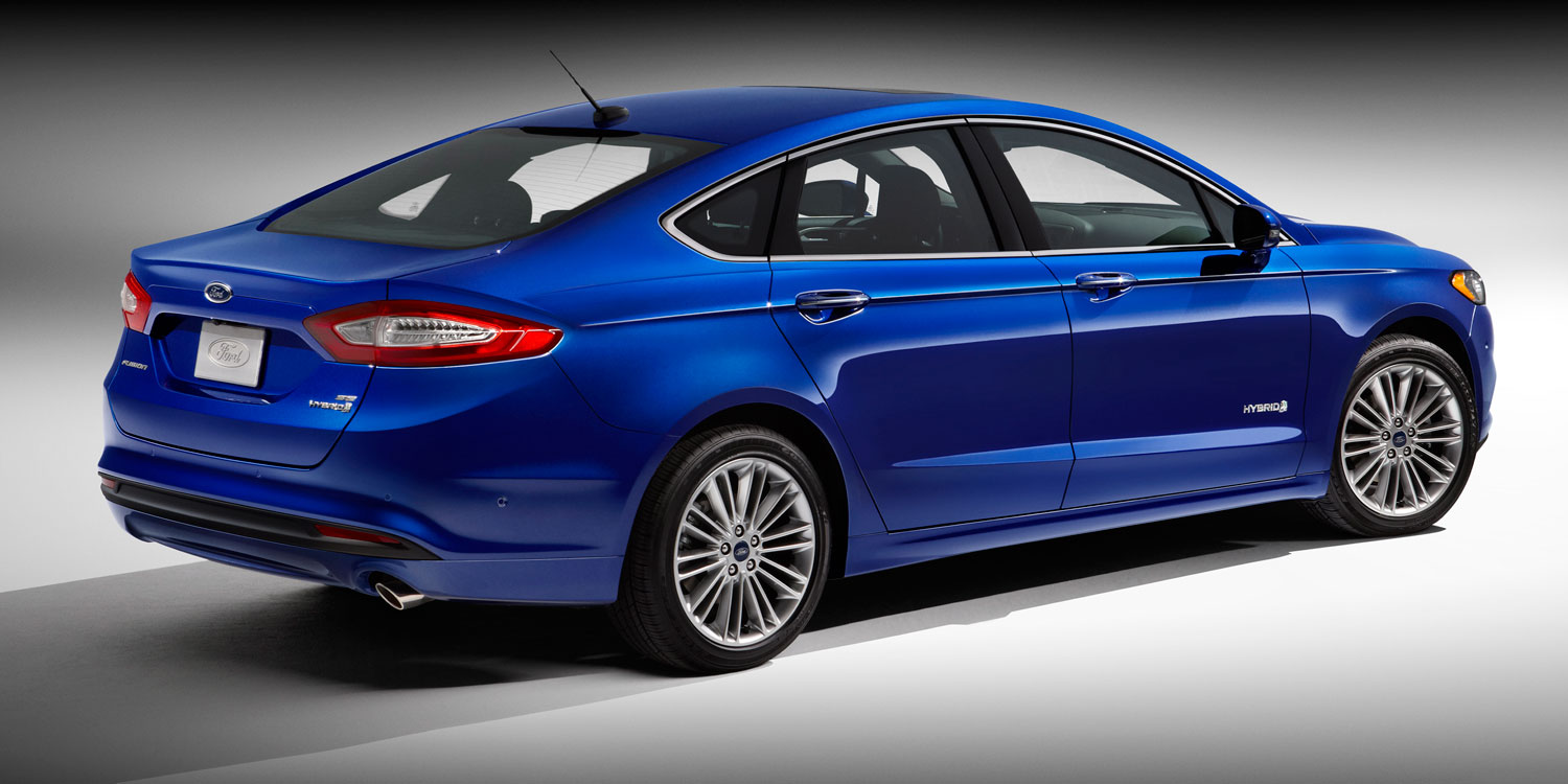 2013 Ford Fusion Hybrid Titanium Rear 3/4 SHowing Single Tail Pipe