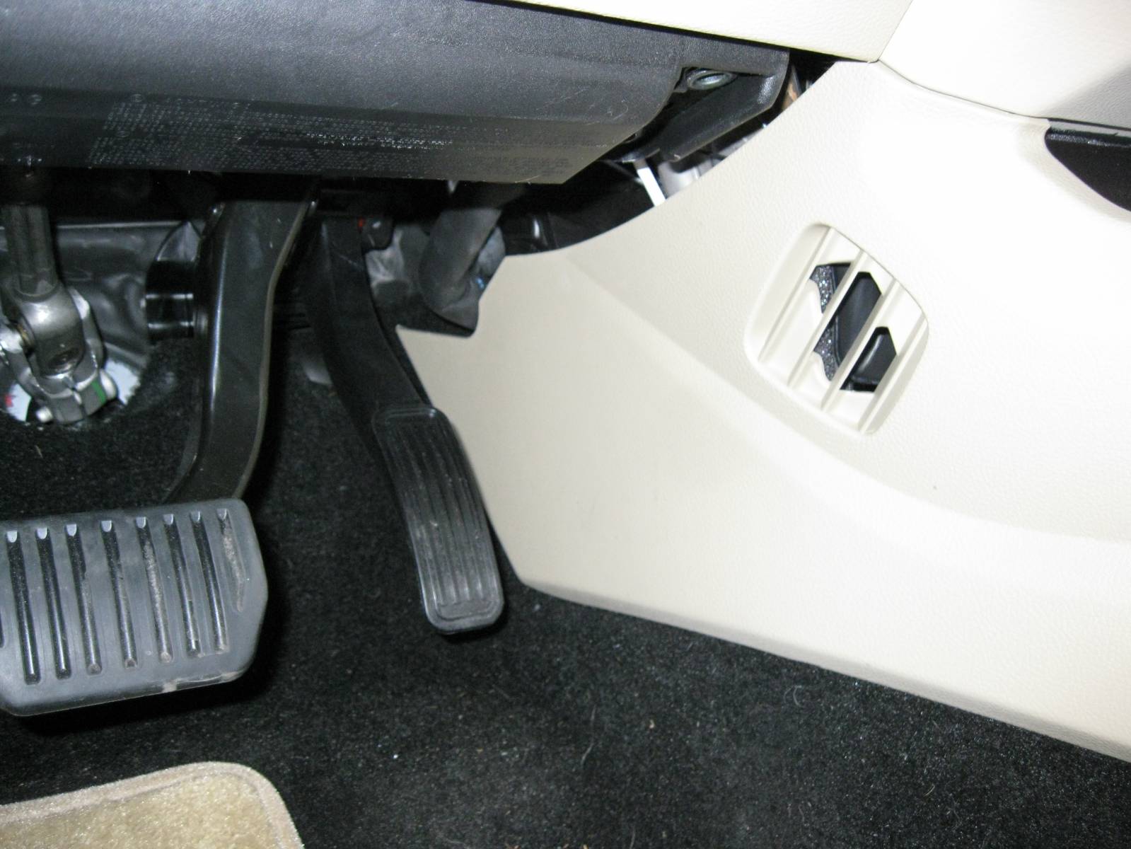 Console kick panel (driver's side)
